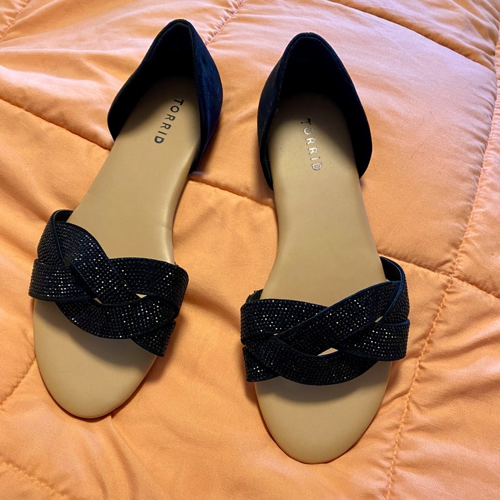 NWOT cute torrid flats. Size 10ww.